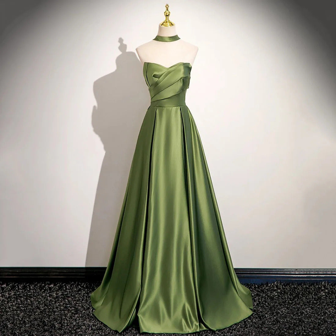 Women's Emerald Green Formal Dress - Satin Off-Shoulder Maxi Gown with Neck Scarf SD Dresscode & Fashiontrends Women's Emerald Green Formal Dress - Satin Off-Shoulder Maxi Gown with Neck Scarf SD Dresscode & Fashiontrends
