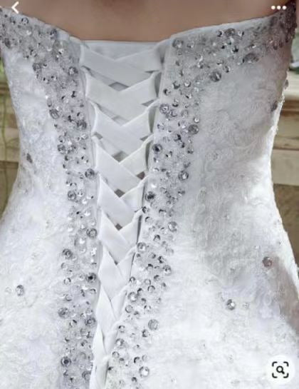 Custom Off-Shoulder Lace Mermaid Wedding Dress – Beaded Bodice & Ruffled Tulle Train