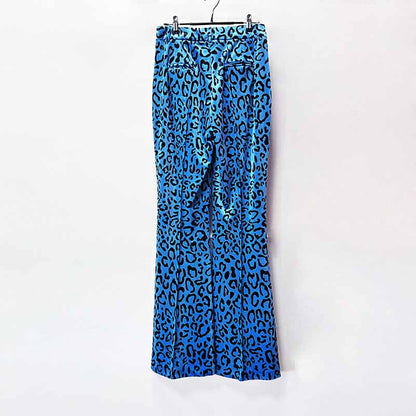 Stylish women's leopard print velvet pantsuit in vibrant blue with flared legs and a chic design