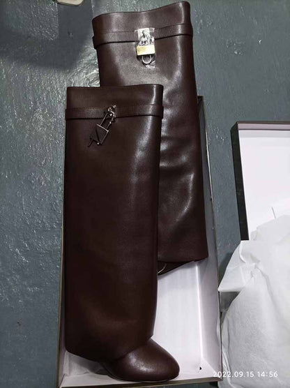 Women‘s Lock Detailed Leather Knee-High Boots