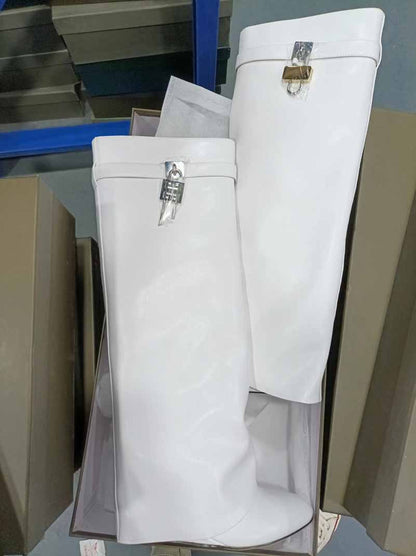 Women‘s Lock Detailed Leather Knee-High Boots