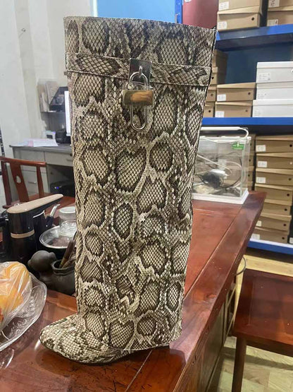 Women‘s Lock Detailed Leather Knee-High Boots