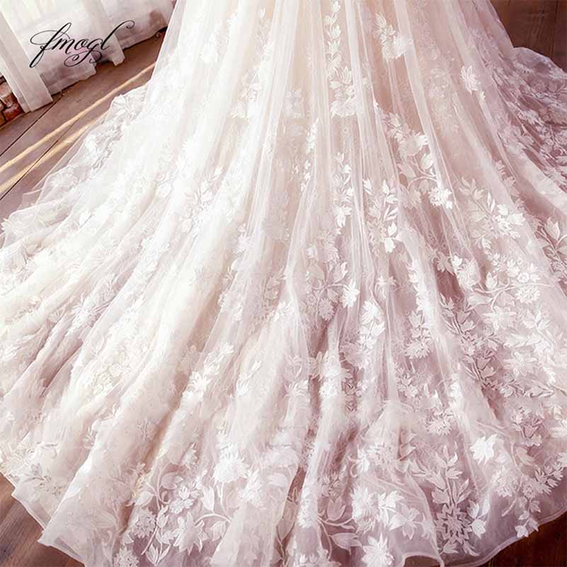Ball Gown Sweetheart Court Train Lace Wedding Dresses With Appliques Lace