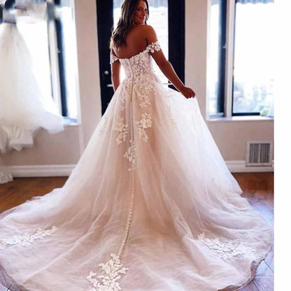 Off-the-Shoulder Sleeveless Chapel Train Tulle Wedding Dress With Lace Appliqued