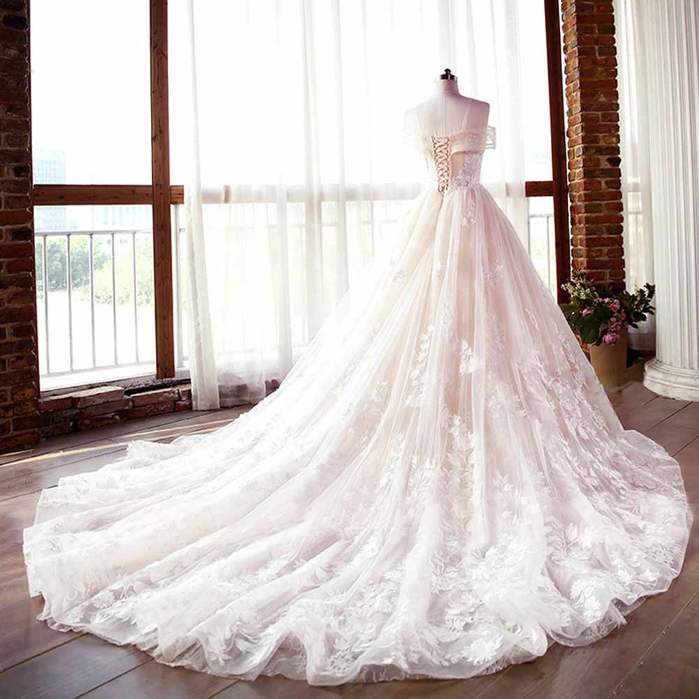 Ball Gown Sweetheart Court Train Lace Wedding Dresses With Appliques Lace