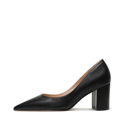 Elegant black classic block heels for women with a pointed toe design by SD Dresscode & Fashiontrends