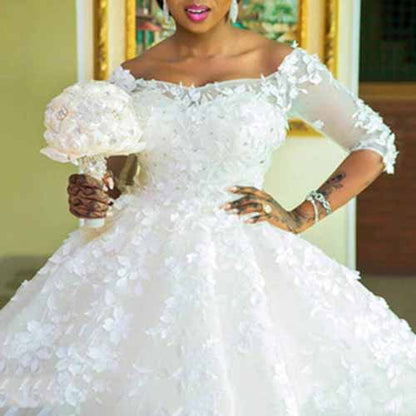 A-line/Princess Off-the-shoulder Court Train Tulle Wedding Dress with Appliques Lace