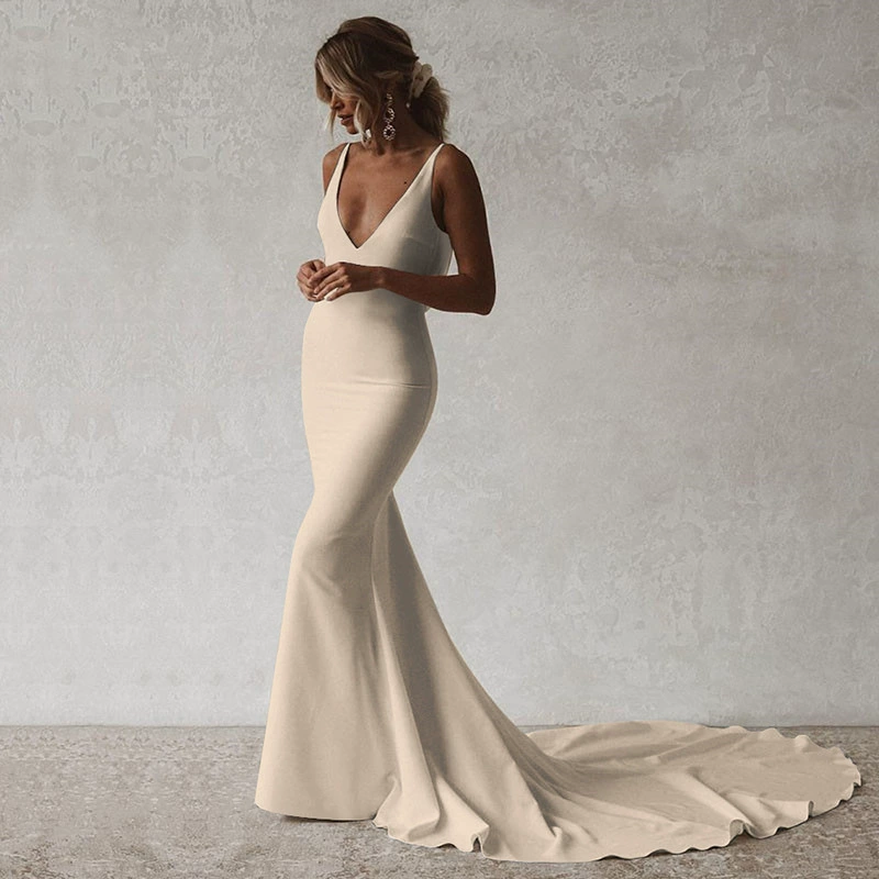 Elegant Mermaid Wedding Dress with V-Neck & Train – Slim Fit Bridal Gown for Brides
