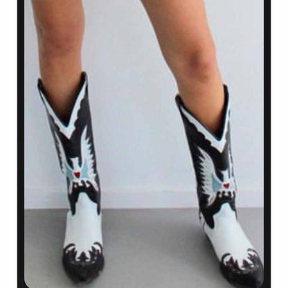 Embroidered western cowboy boots for women featuring intricate designs and tall shafts