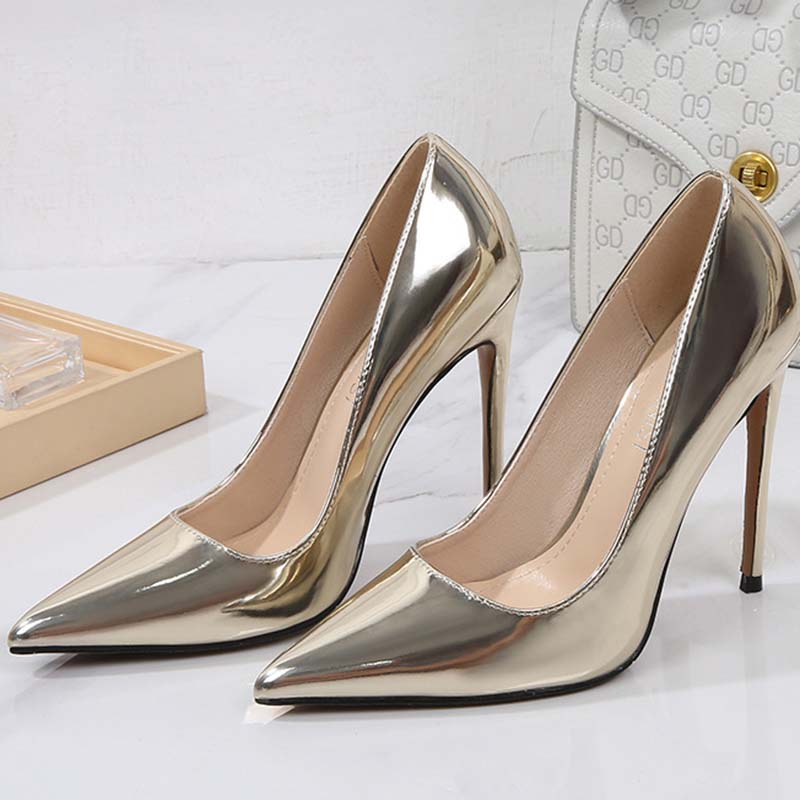 SD Dresscode event-ready patent leather pumps in shiny gold with elegant stiletto heels