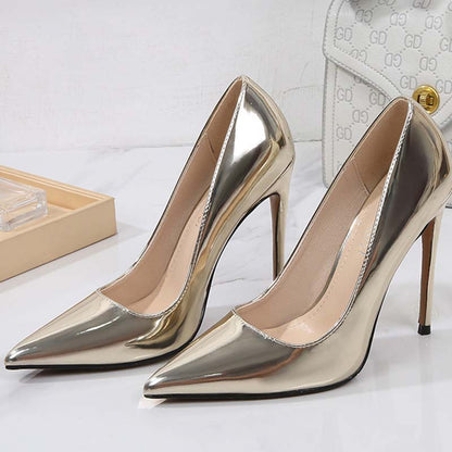 SD Dresscode event-ready patent leather pumps in shiny gold with elegant stiletto heels