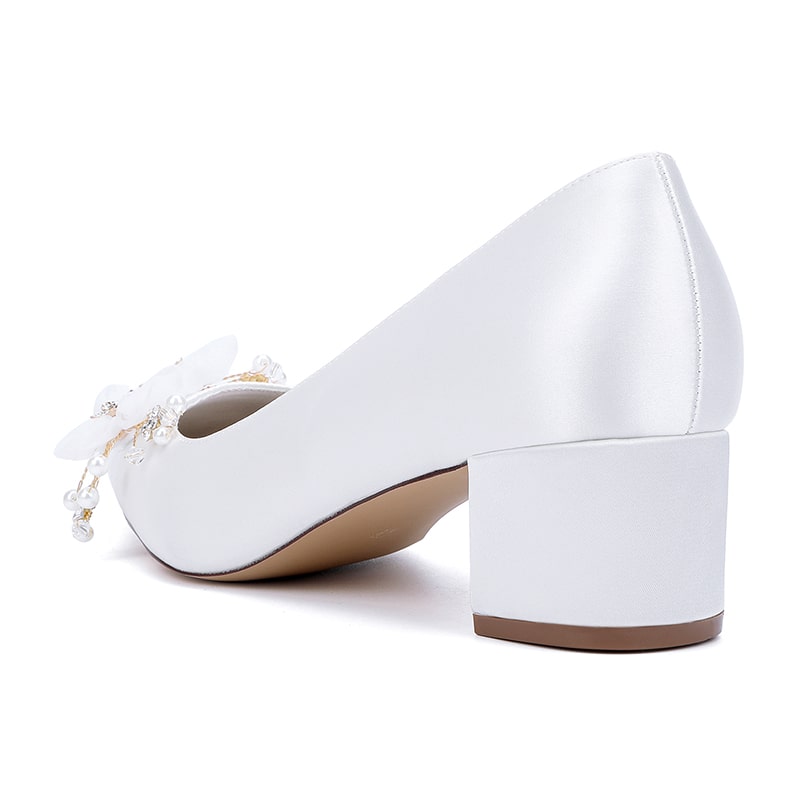 Elegant flower appliqué wedding heels in white satin with block heel and decorative pearls
