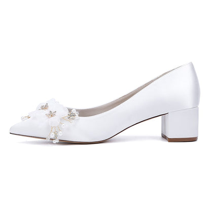 Elegant flower appliqué wedding heels in white with block heel for a bridal look