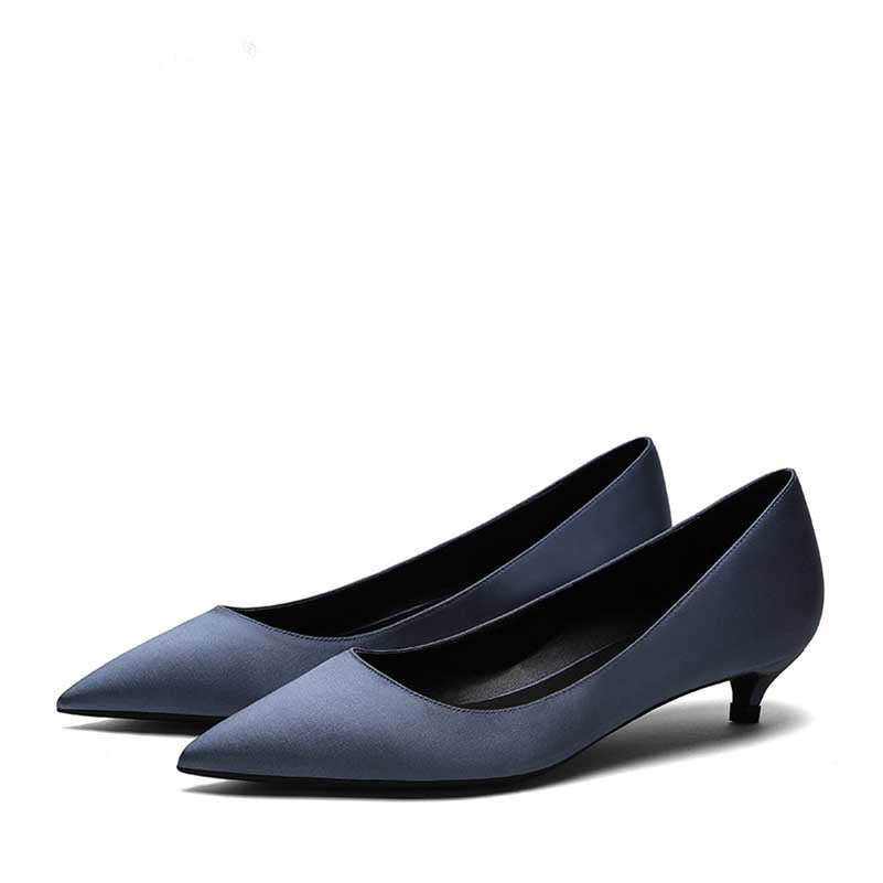 SD Dresscode & Fashiontrends formal low heel satin pumps in navy blue for elegant occasions