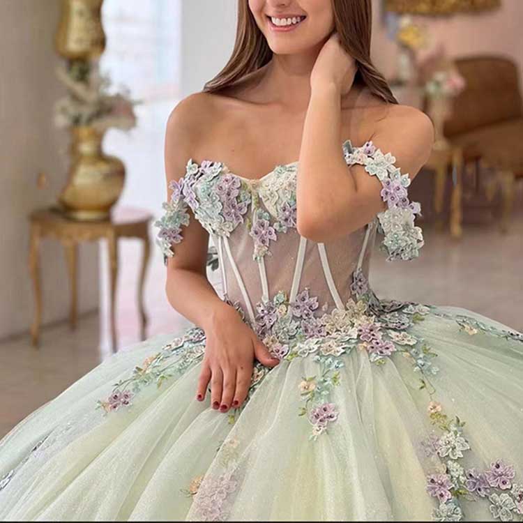 Off Shoulder Quinceanera Dresses Tulle Ball Gowns Lace Appliques Prom Dress