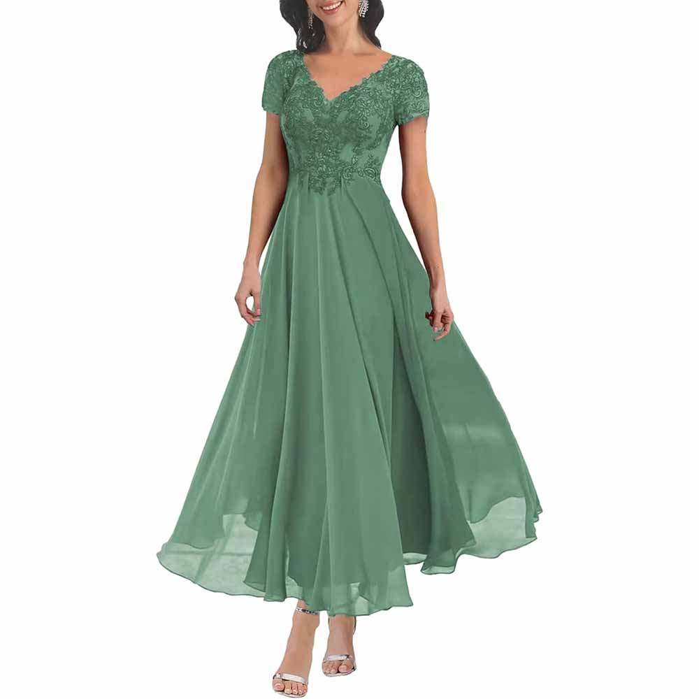 Elegant lace mother of the bride dress with sleeves in green for a sophisticated wedding look