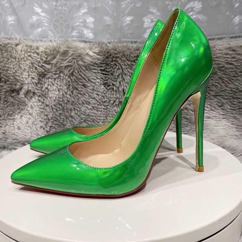 Green mirror finish stiletto pumps by SD Dresscode & Fashiontrends with a sleek pointed toe design