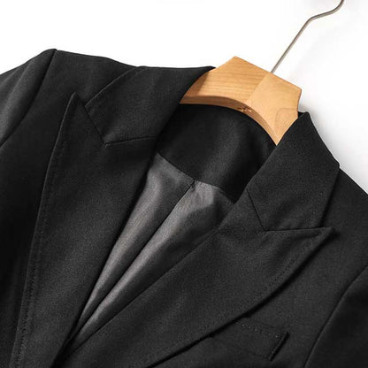 Close-up of SD Dresscode professional women's black suit for events showcasing tailored lapels and smooth fabric