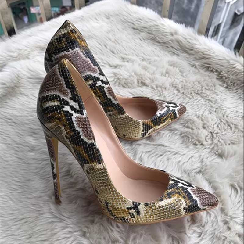 Stylish snake print heels for women with pointed toe and high stiletto heel by SD Dresscode & Fashiontrends