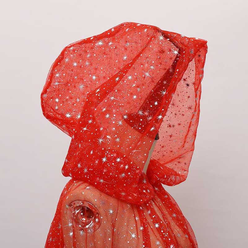 Sparkly hooded robe for wedding in red with shimmering stars and a stylish design
