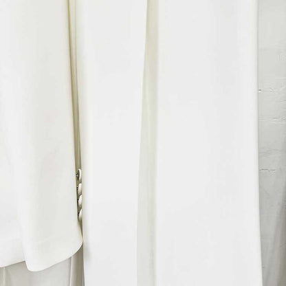 Elegant tailored women's trouser suit for special occasions in a light color with stylish design details