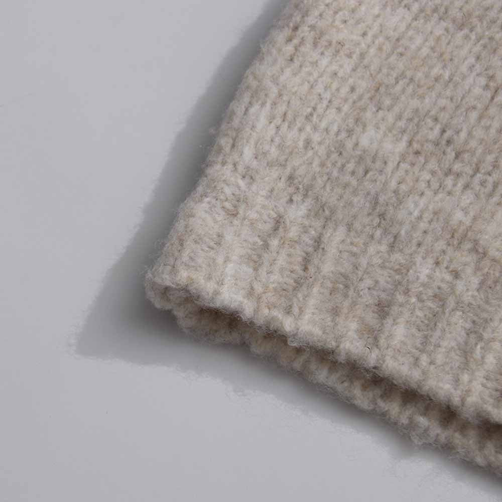 Close-up of a cozy fabric from a three piece women's sweater set by SD Dresscode & Fashiontrends