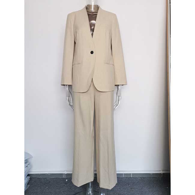 Beige formal women's vest pantsuit wedding by SD Dresscode & Fashiontrends with tailored fit and modern style