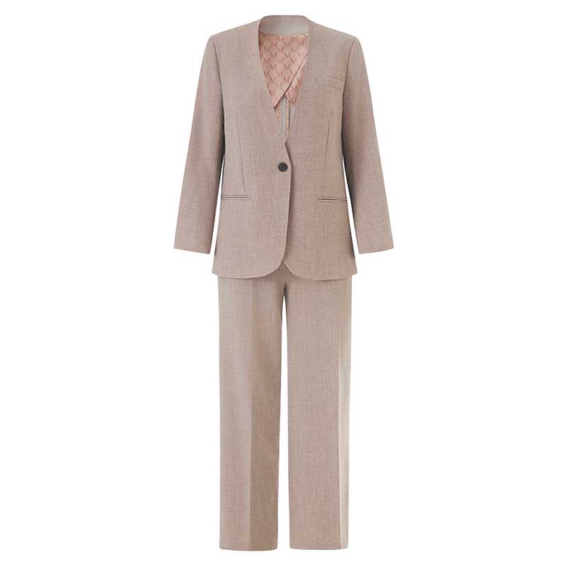 Elegant formal women's vest pantsuit wedding by SD Dresscode & Fashiontrends in soft beige tones