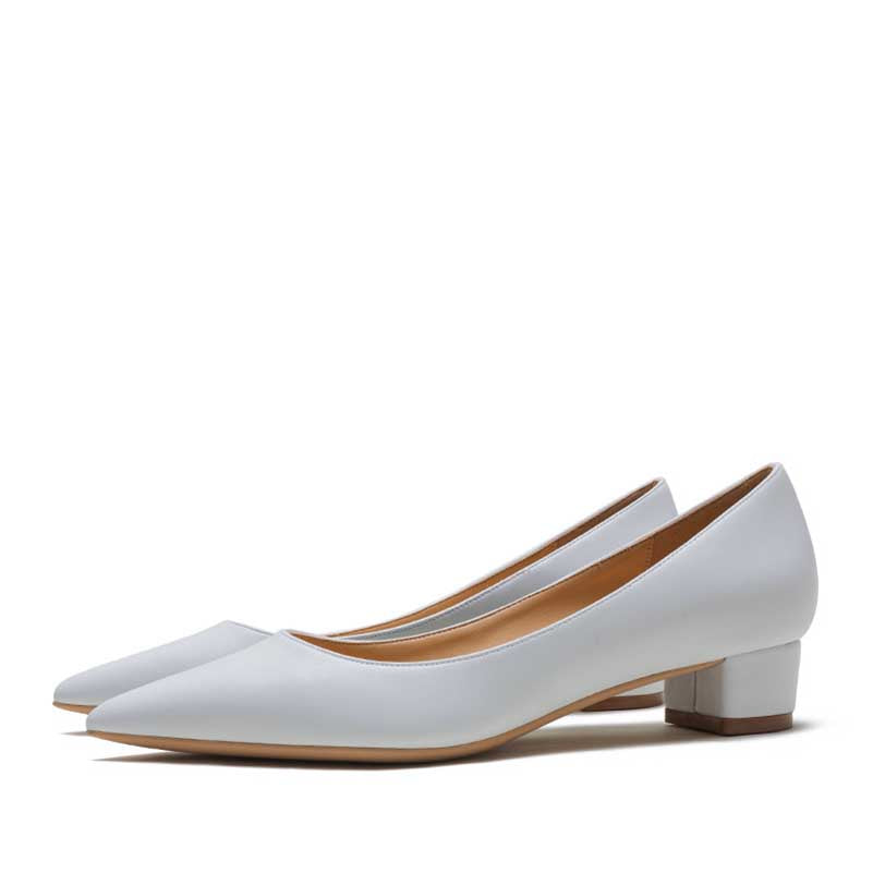 Stylish white women's block heel dress shoes from SD Dresscode & Fashiontrends for elegant occasions