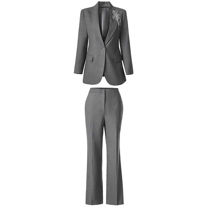 SD Dresscode women's grey tailored pantsuit featuring a stylish blazer and matching trousers