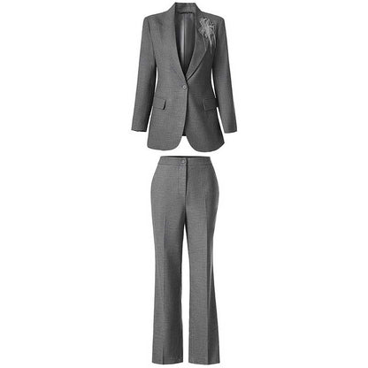 SD Dresscode women's grey tailored pantsuit featuring a stylish blazer and matching trousers