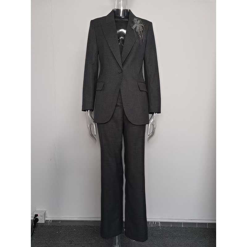 Women's grey tailored pantsuit by SD Dresscode & Fashiontrends with elegant design and professional fit