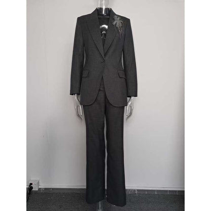 Women's grey tailored pantsuit by SD Dresscode & Fashiontrends with elegant design and professional fit