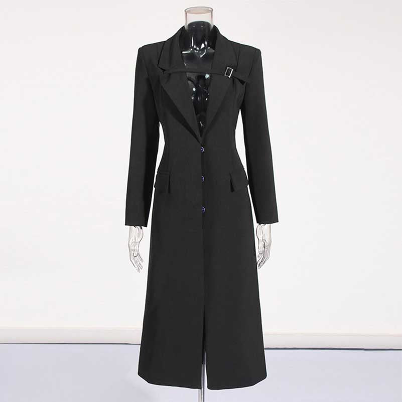 Elegant women's maxi blazer coat in black with a tailored design and button closures