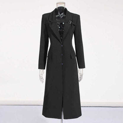 Elegant women's maxi blazer coat in black with a tailored design and button closures
