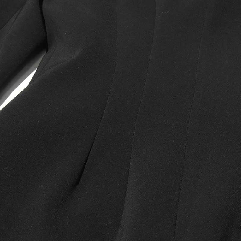 Stylish women's maxi blazer coat in black with a tailored fit for a chic look