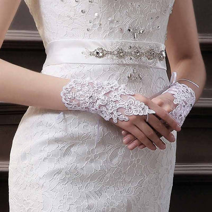 Ladies Gorgeous Tulle Lace Wedding Gloves