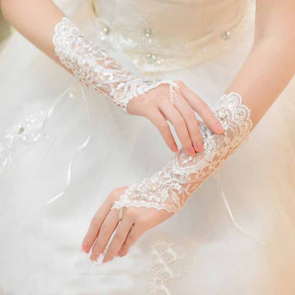 Attractive Lace Wedding Gloves