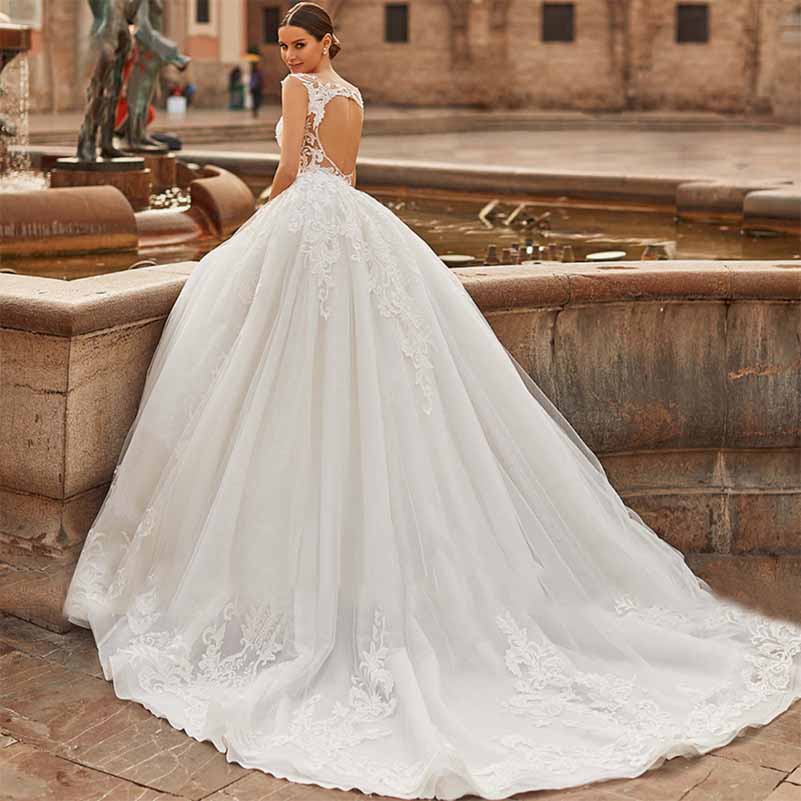 Wedding-Gown/Princess V-neck Court Train Tulle Lace Wedding Dress