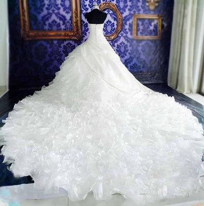 A-Line/Princess Lace Applique Scoop Sleeveless Sweep/Brush Train Wedding Dresses