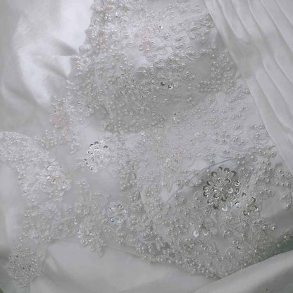 A-Line/Princess Lace Applique Scoop Sleeveless Sweep/Brush Train Wedding Dresses