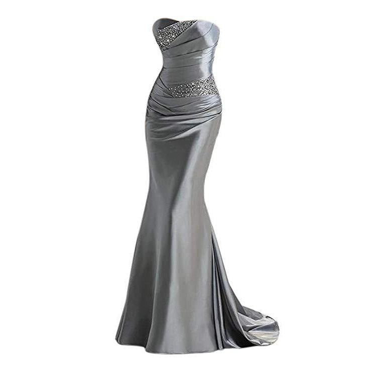 Elegant beaded mermaid evening dress in silver with a fitted silhouette and shimmering details