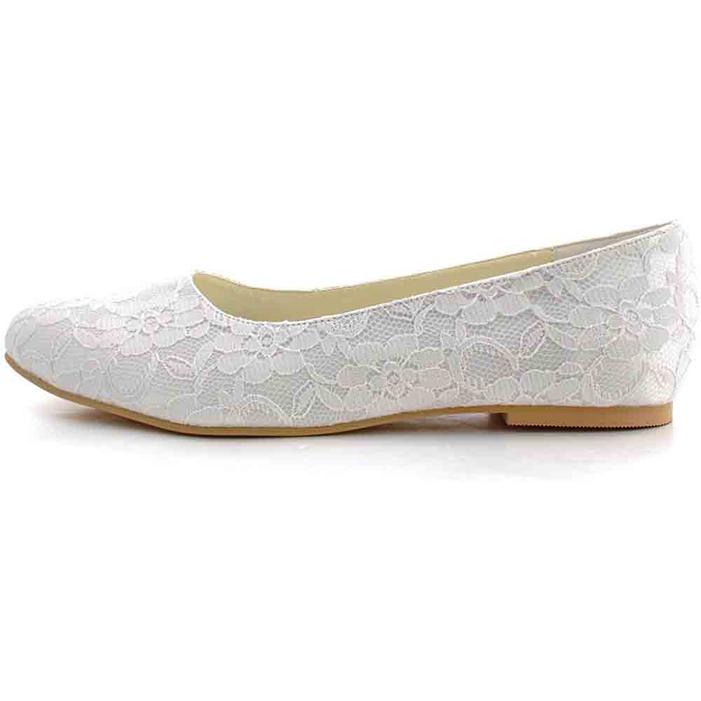 Elegant lace flats in white, perfect as comfortable bridal flats for wedding wear