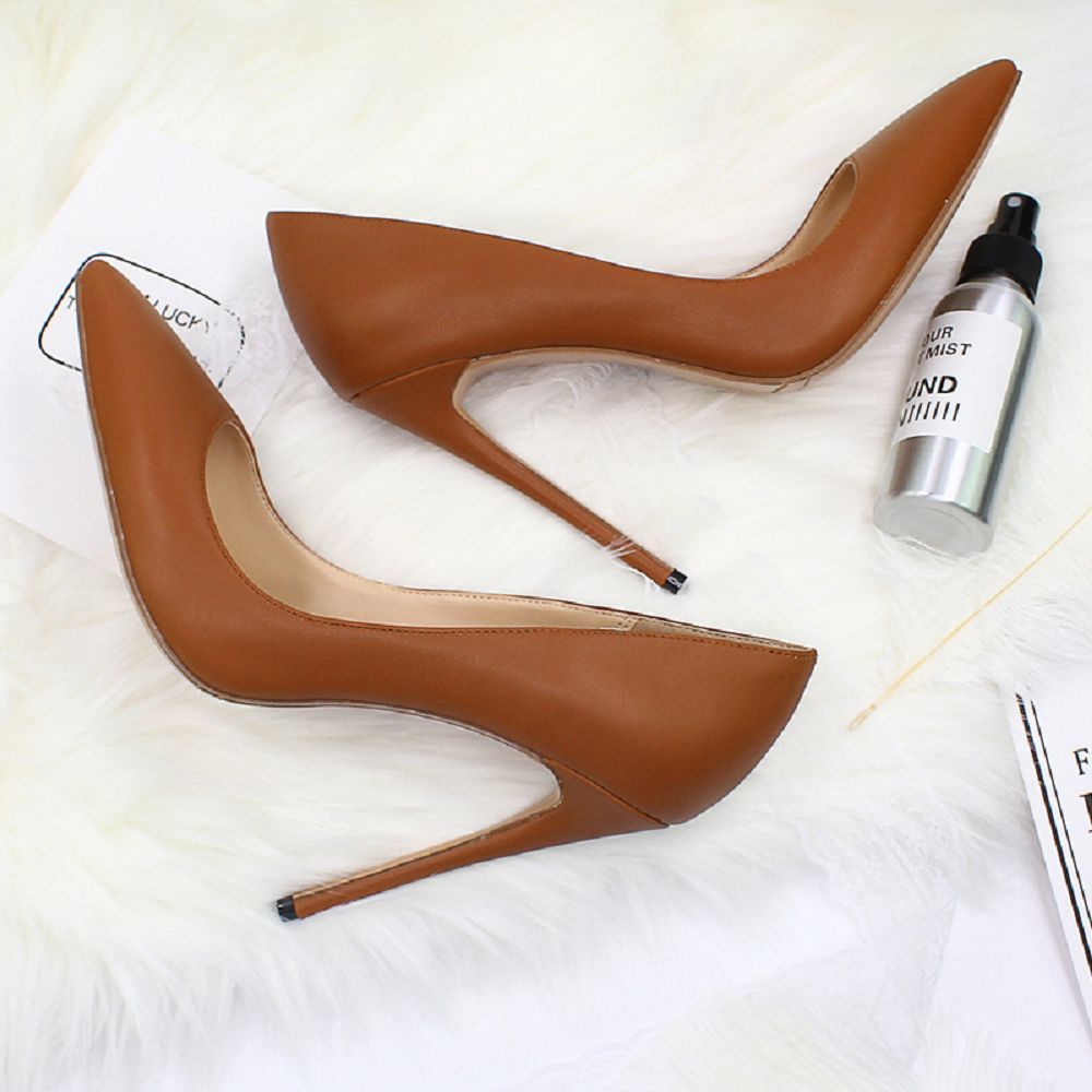 Elegant high heel shoes for weddings in brown with a sleek pointed toe design