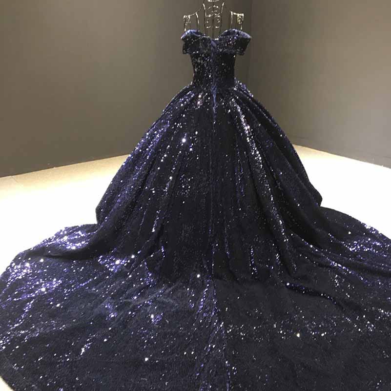 Elegant SD Dresscode metallic ruffle sweep trail evening gown in dark blue with shimmering details