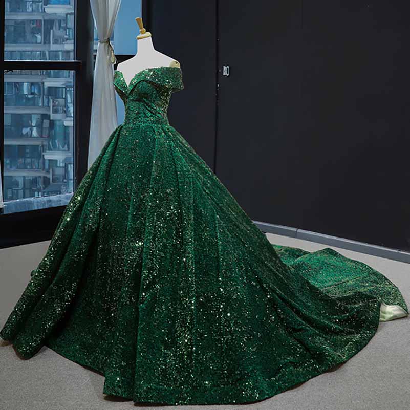 Stunning metallic ruffle sweep trail evening gown in rich emerald green for elegant formal events