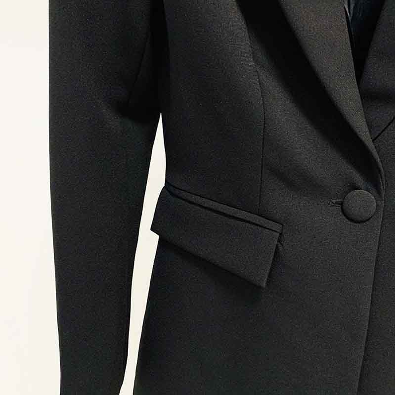 High waisted wedding pantsuit in elegant black with tailored fit and stylish lapels
