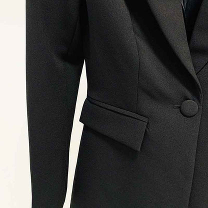 High waisted wedding pantsuit in elegant black with tailored fit and stylish lapels