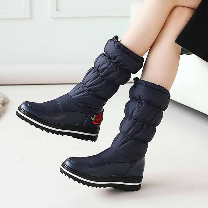 Tucomosi waterproof womens snow boots in navy with puffy design for winter wear