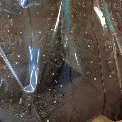 Elegant white glitter wedding boots featuring intricate embroidery and embellishments for special occasions